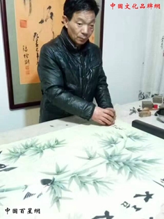 会主席,中国书法家协会理事,中国美术家协会理事,中国国画家协会理事
